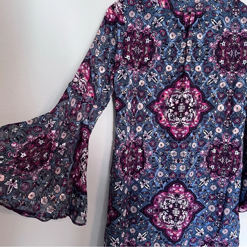 White House Black Market Medallion Floral Shift Dress Bell Sleeves XS Boho - Picture 9 of 14